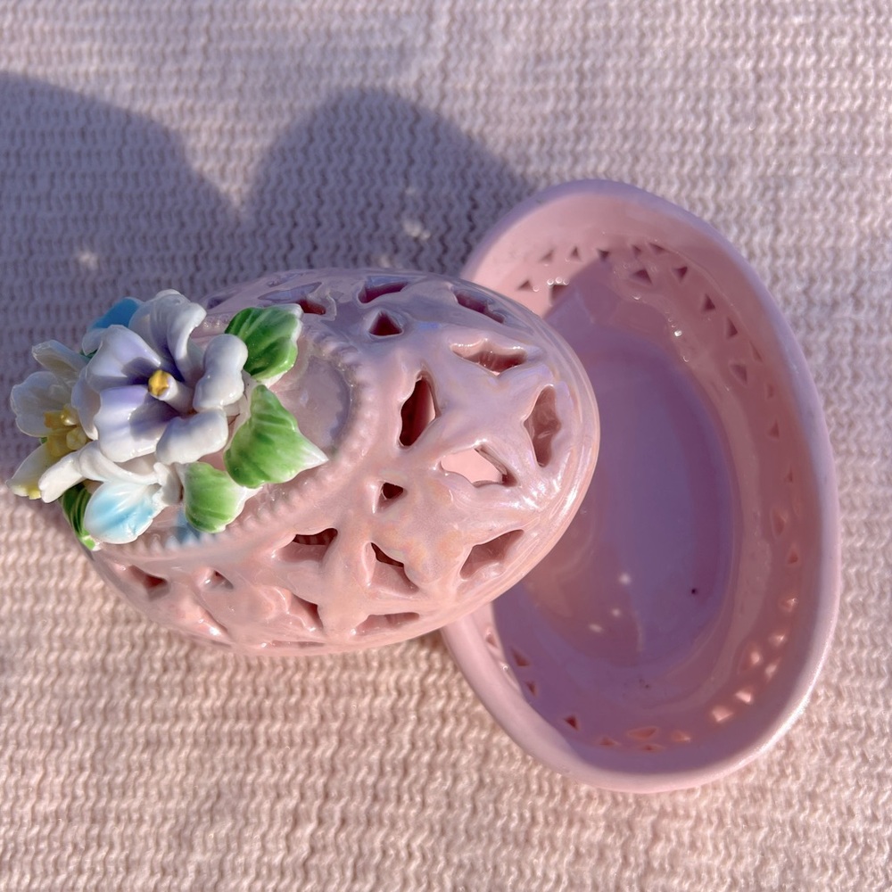 Vintage Pink Lusterware Filigree Egg Trinket Dish, perfect for Easter Baskets 🐣 - Picture 2 of 6